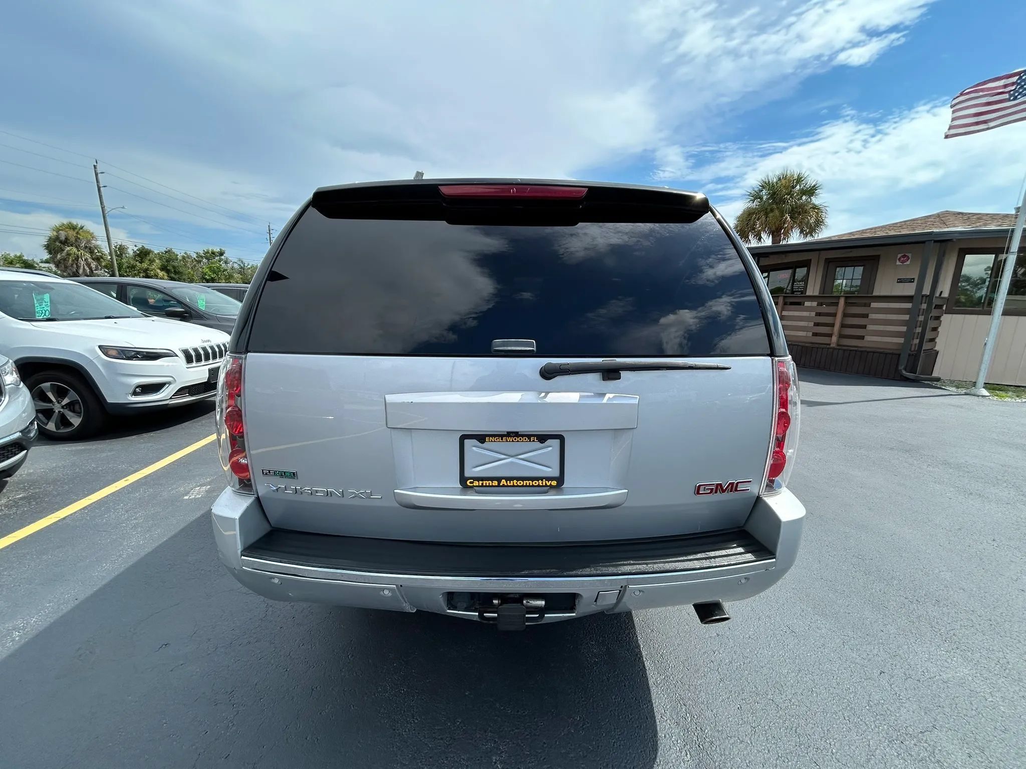 Used 2012 GMC Yukon XL Denali RWD image 8