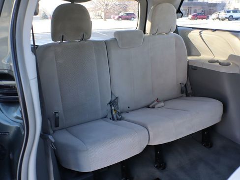 Used 2014 Toyota Sienna LE image 22