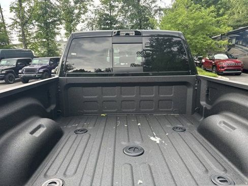 New 2026 RAM 2500 Laramie AWD/4WD image 17