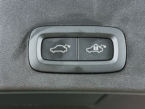 Used 2025 Volvo XC40 B5 Plus AWD/4WD image 29