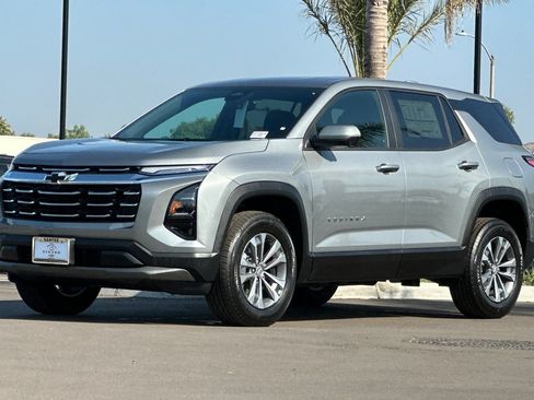 New 2026 Chevrolet Equinox LT w/ Convenience Package II FWD image 8