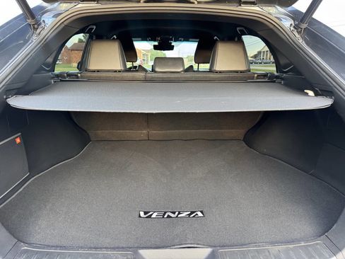 Used 2021 Toyota Venza Limited image 17