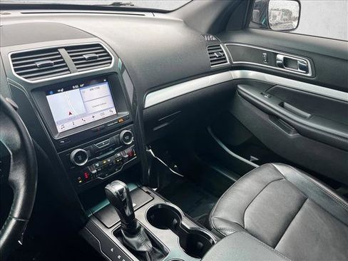 Used 2017 Ford Explorer XLT w/ Equipment Group 202A image 15