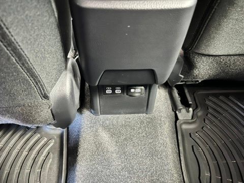 Used 2025 Toyota Prius Plug-In Hybrid FWD image 23