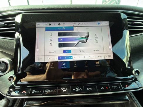 Used 2023 Jeep Wagoneer Series III w/ Flexible Seating Group image 25