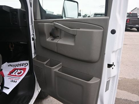 Used 2017 Chevrolet Express 3500 RWD image 21