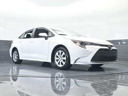 Used 2024 Toyota Corolla LE image 59