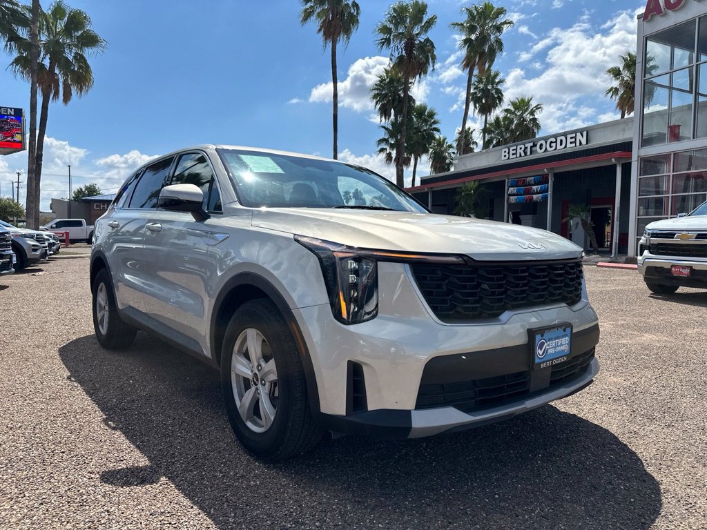 Used 2026 Kia Sorento LX FWD image 1
