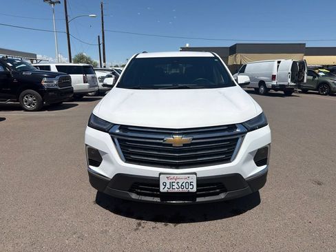 Used 2023 Chevrolet Traverse LT FWD image 2