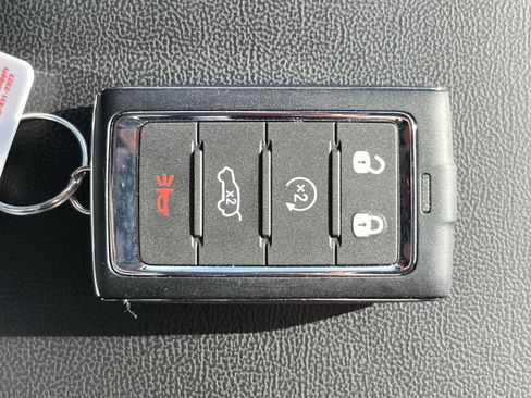 Used 2025 Jeep Grand Cherokee Laredo X w/ Luxury Tech Group I image 31