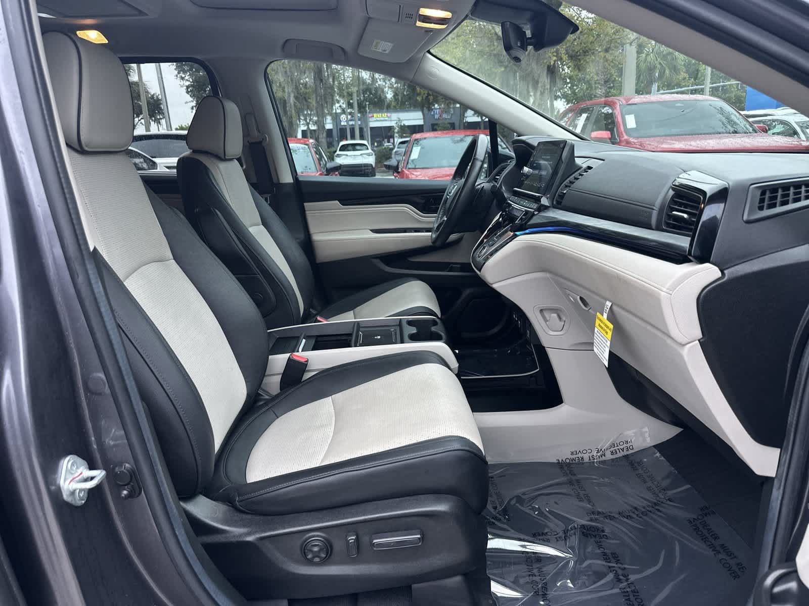 Used 2025 Honda Odyssey Elite image 17