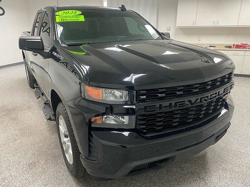 Used 2021 Chevrolet Silverado 1500 Custom image 3