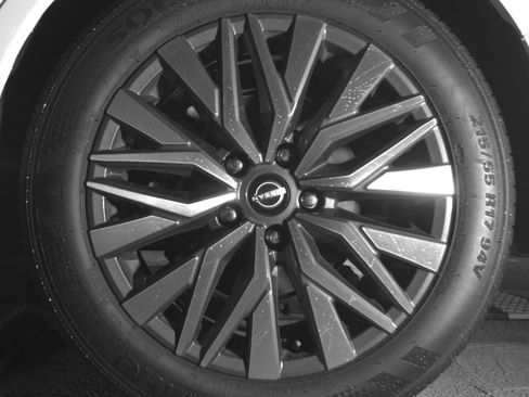 Used 2025 Nissan Altima 2.5 SV FWD image 17