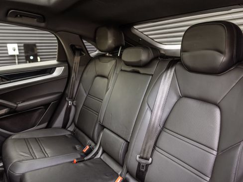 Certified 2024 Porsche Cayenne S AWD/4WD image 21