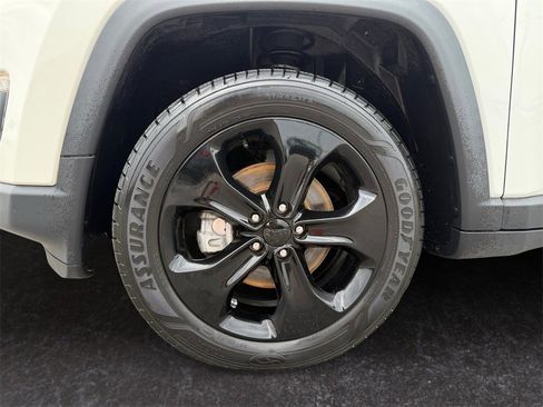 Used 2020 Jeep Compass Latitude image 9