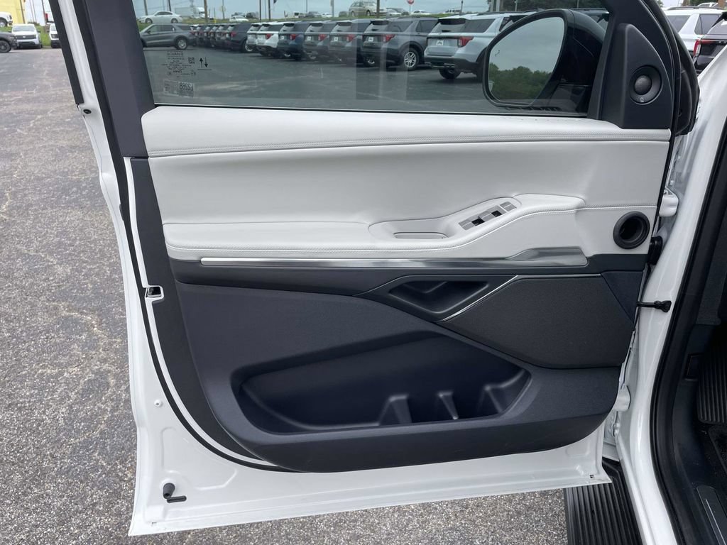 New 2026 Lincoln Navigator Premiere AWD/4WD image 15