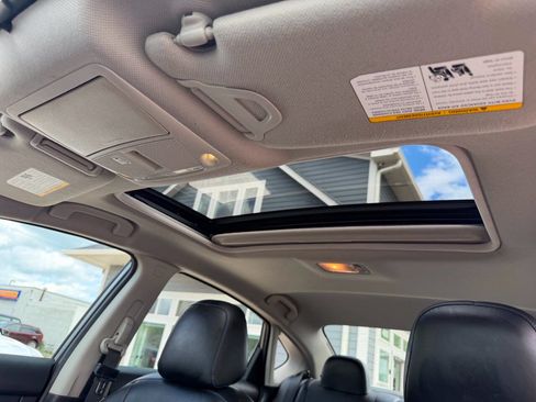 Used 2016 Nissan Sentra SR w/ SR Premium Package FWD image 28