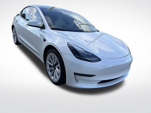 Used 2021 Tesla Model 3 Standard Range Plus RWD image 2