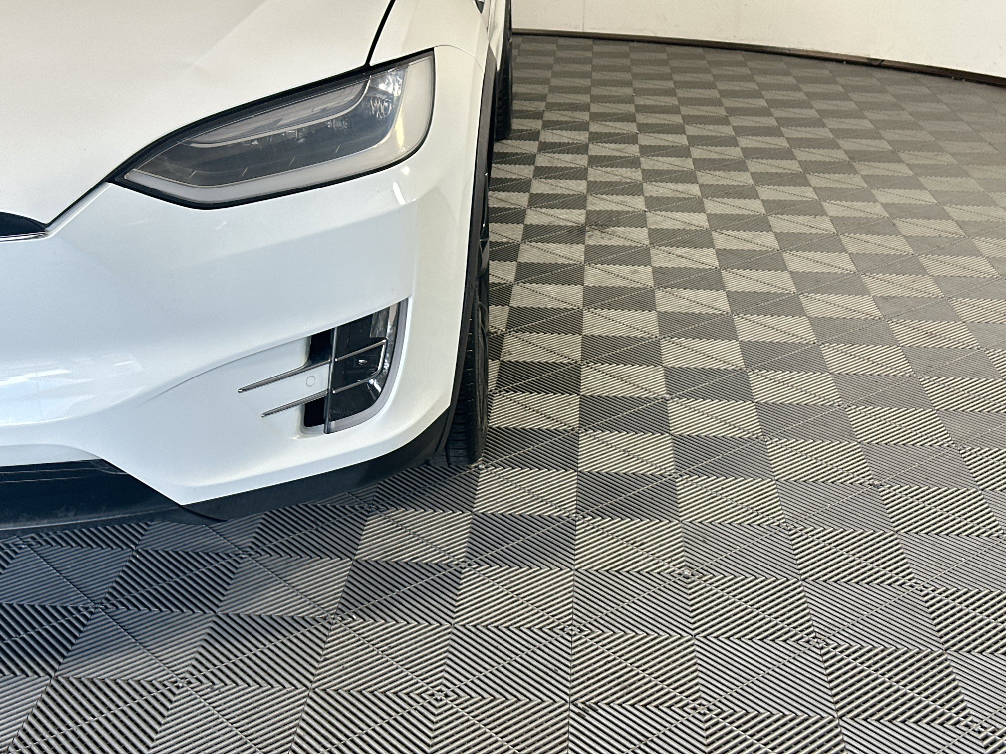 Used 2017 Tesla Model X 75D AWD/4WD image 9