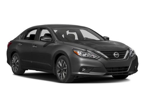 Used 2017 Nissan Altima 2.5 SL w/ Moonroof Package FWD image 9