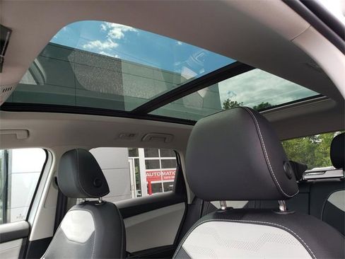 New 2025 Volkswagen Taos SEL image 7