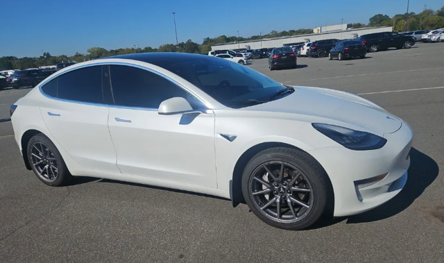 Used 2020 Tesla Model 3 Standard Range Plus RWD image 1
