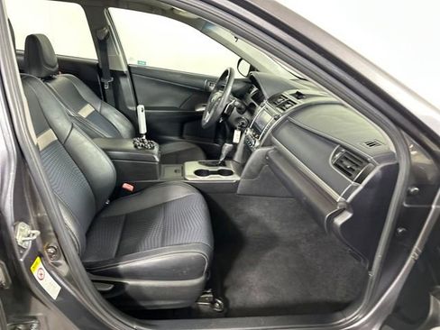 Used 2014 Toyota Camry SE image 27