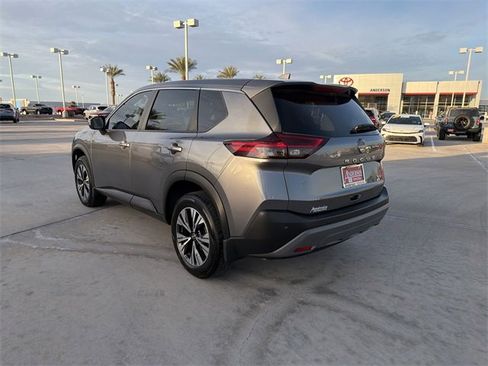 Used 2023 Nissan Rogue SV image 7