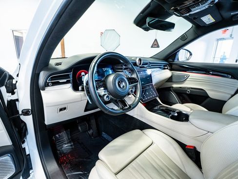 Used 2023 Maserati Grecale Modena image 35