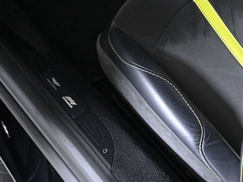 Used 2023 Aston Martin V8 Vantage Coupe RWD image 21