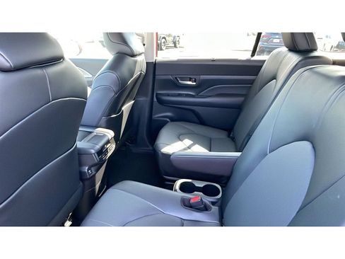 Certified 2024 Toyota Grand Highlander AWD image 33
