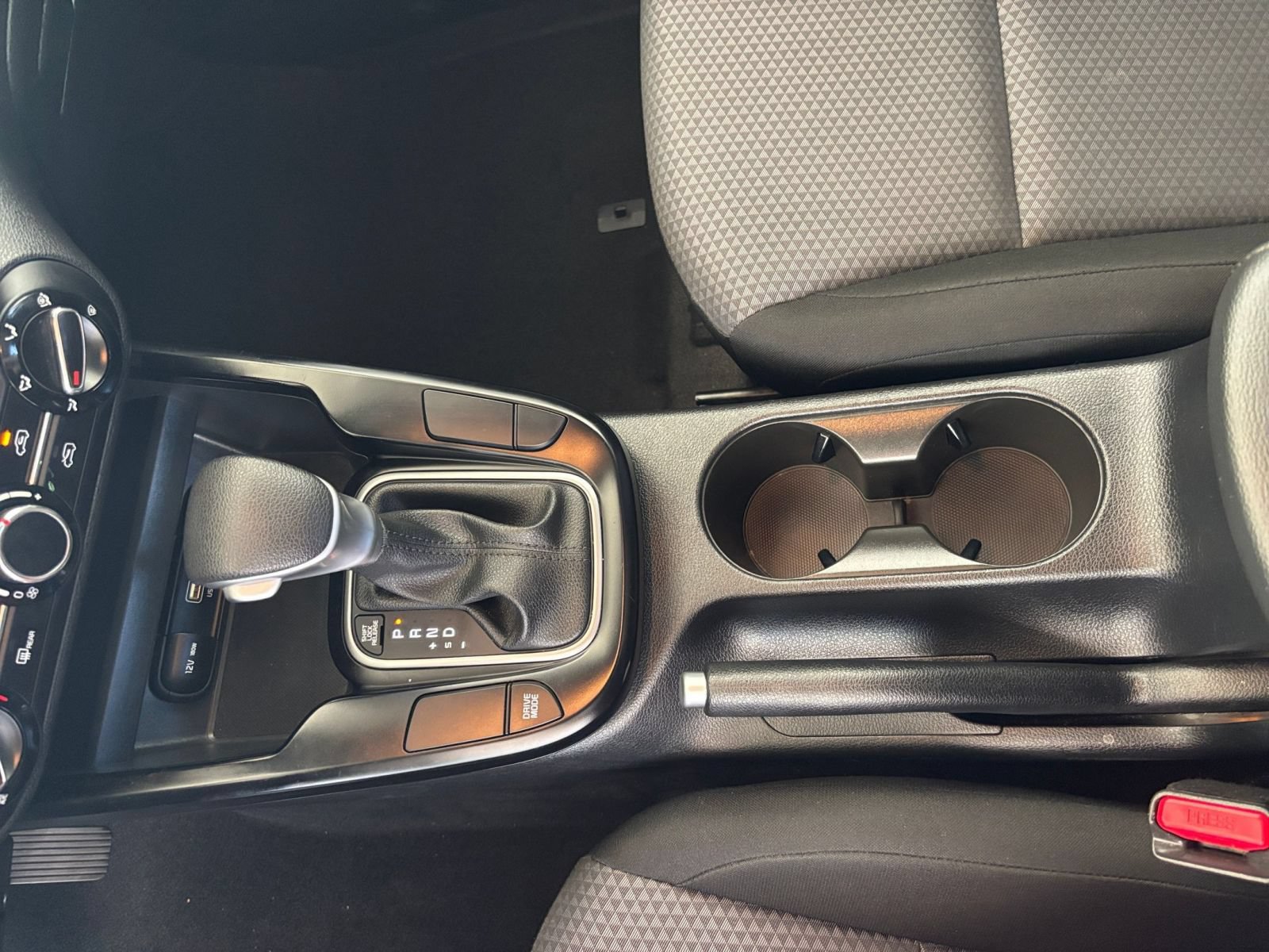 Used 2025 Kia Soul LX w/ LX Technology Package FWD image 38