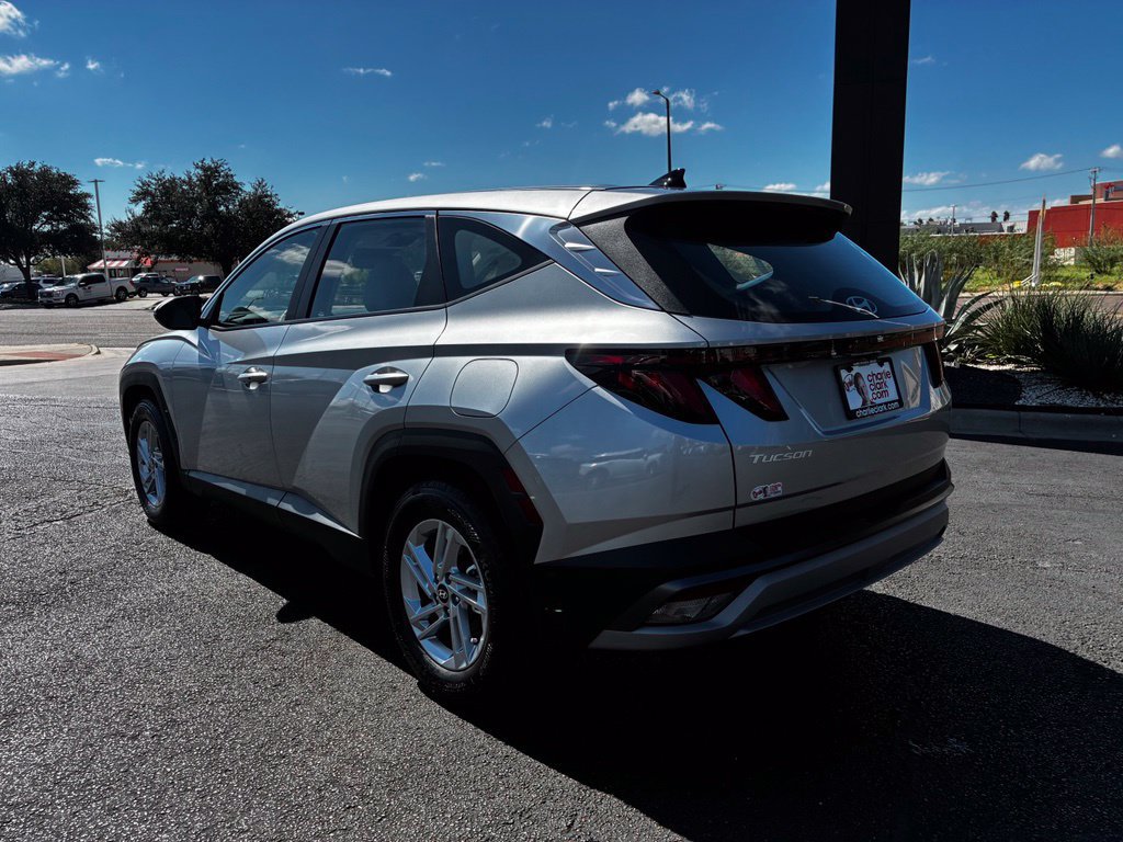 Certified 2026 Hyundai Tucson SE FWD image 3