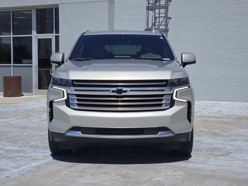 Used 2023 Chevrolet Tahoe High Country w/ Premium Package 2 RWD image 3