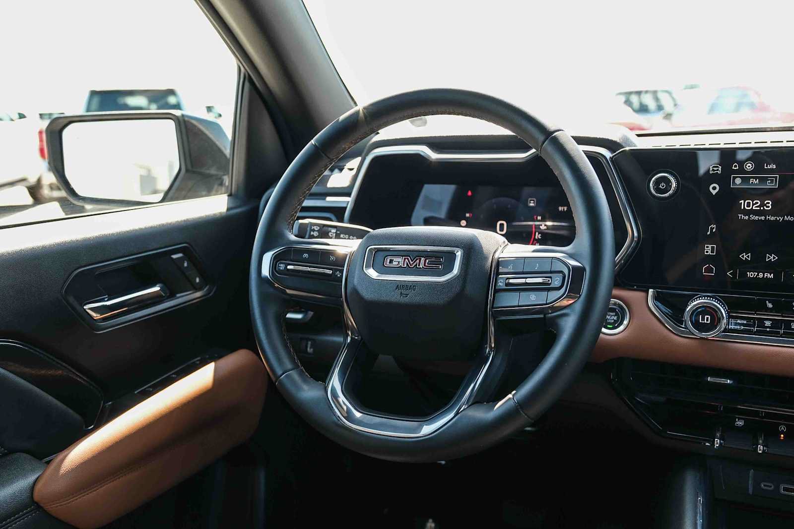 Used 2023 GMC Canyon AT4 w/ Technology Package AWD/4WD image 17