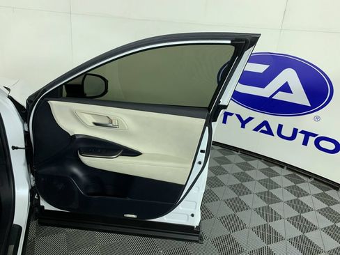Used 2023 Toyota Crown AWD/4WD image 38