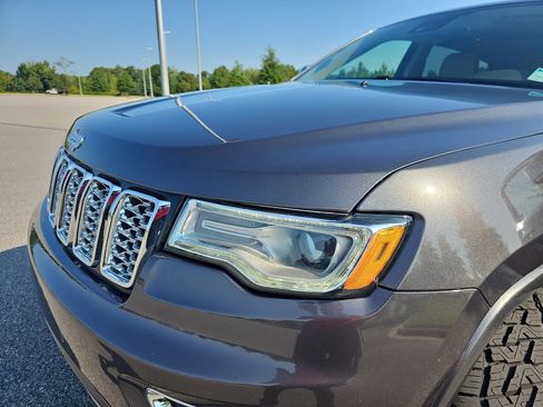 Used 2019 Jeep Grand Cherokee Overland AWD/4WD image 32