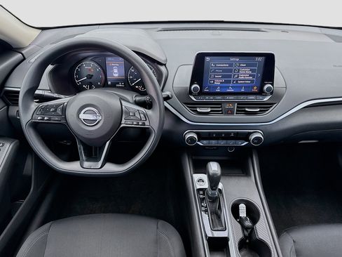 Used 2025 Nissan Altima 2.5 S FWD image 14
