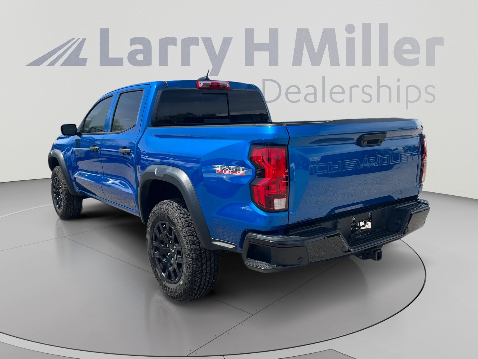 Used 2024 Chevrolet Colorado Trail Boss w/ Technology Package AWD/4WD image 3