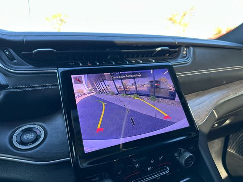 Used 2022 Jeep Grand Cherokee Overland w/ Luxury Tech Group IV image 13