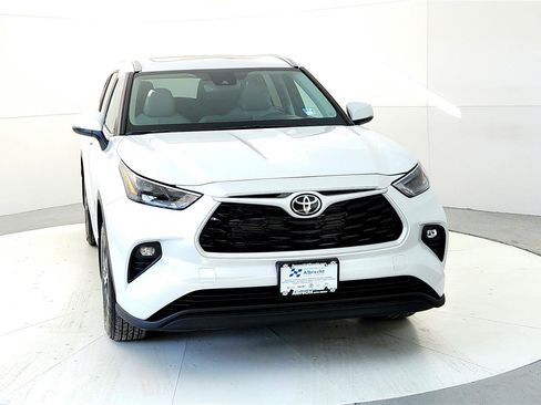New 2026 Toyota Highlander XLE image 8