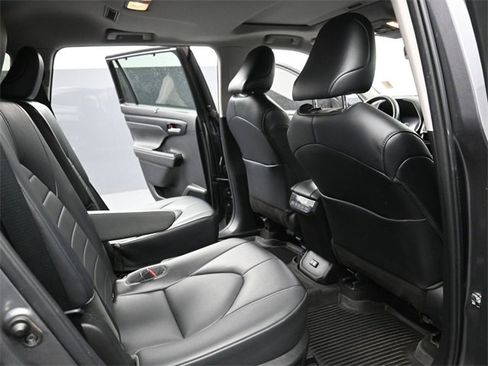 Used 2022 Toyota Highlander XLE image 25