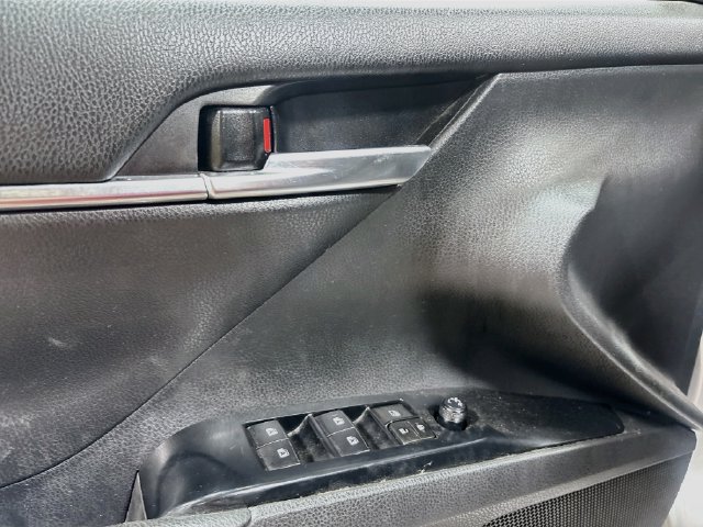 Used 2019 Toyota Camry SE FWD image 16