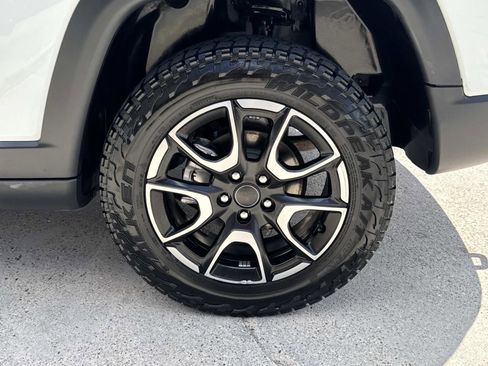 Used 2025 Jeep Compass Trailhawk image 4