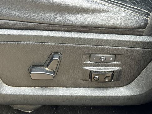 Used 2018 RAM 3500 Laramie w/ Convenience Group AWD/4WD image 11