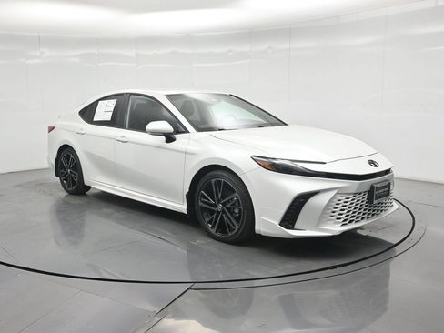 Used 2026 Toyota Camry XSE FWD image 46