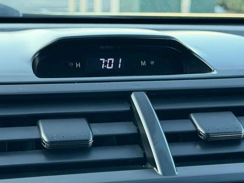 Used 2013 Toyota Camry SE FWD image 19