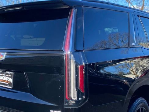 Used 2022 Cadillac Escalade Premium Luxury image 18