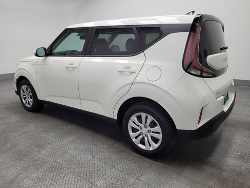 Used 2025 Kia Soul LX image 3