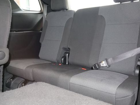 Used 2022 Chevrolet Traverse LT FWD image 15